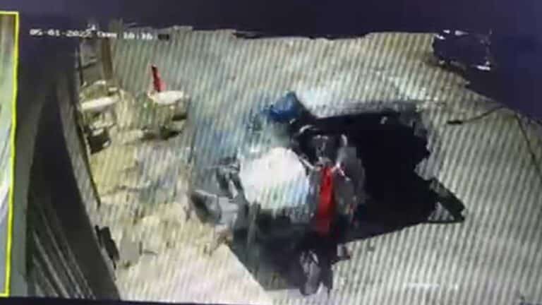 Motorista embriagado e inabilitado bate carro contra mesas e acerta muro de barbearia em João Pinheiro