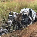 Carro e carreta batem de frente em acidente grave na BR-365 em Patos de Minas; rodovia está interditada