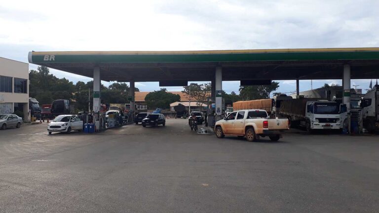 Preço da gasolina dispara e chega a custar quase R$ 8,00 o litro em João Pinheiro