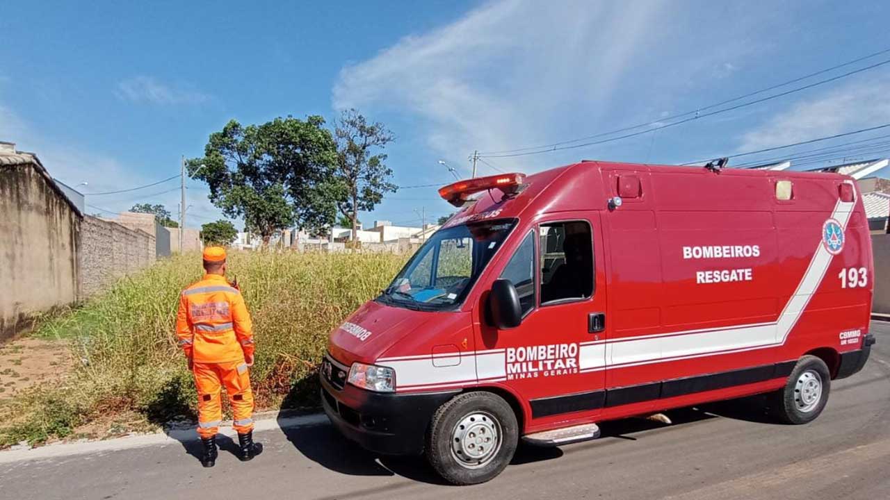 Corpo de Bombeiros inicia campanha para evitar incêndios em lotes vagos na cidade de João Pinheiro