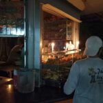 Lanche à luz de velas: trailers improvisam após Cemig cortar energia para realização de obra em João Pinheiro