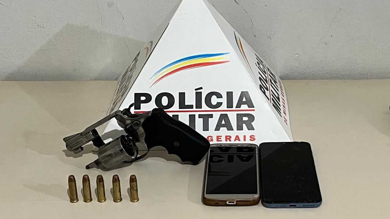 Após perseguição Policial e fuga, dois acabam presos e uma arma é apreendida em João Pinheiro