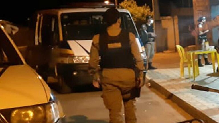 Assaltante armado com um canivete rouba celular de mulher em Brasilândia de Minas