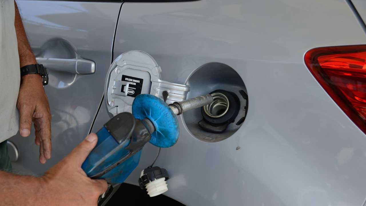Sequência de aumentos na gasolina fazem com que litro seja encontrado por R$ 8,39 em Minas Gerais