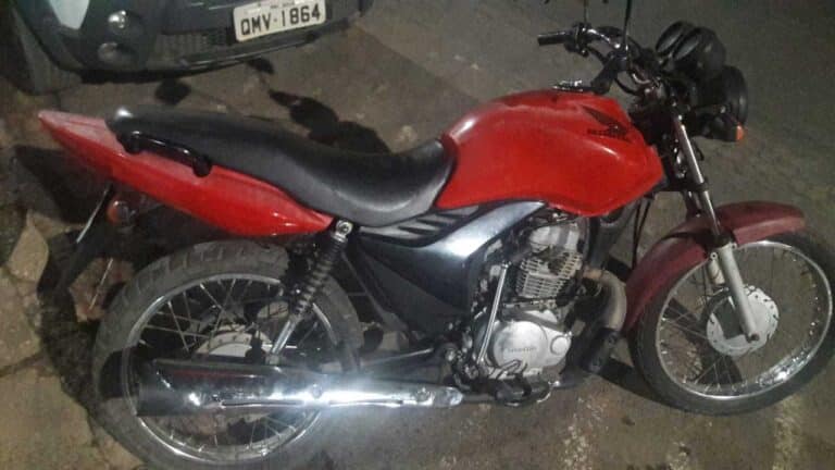 PM prende suspeito de furto horas depois do crime e recupera motocicleta em João Pinheiro