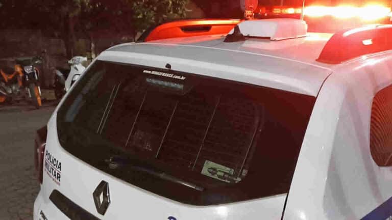 Homem furta celular dentro de igreja em João Pinheiro e fiéis conseguem detê-lo até a chegada da PM