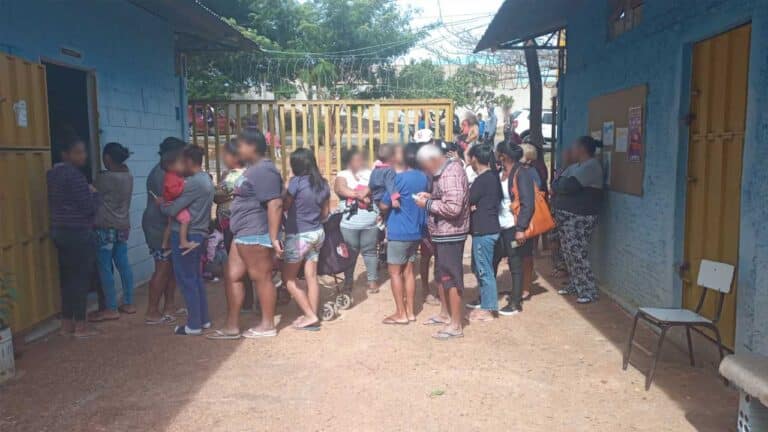 Prefeitura distribui mais de 400 cobertores para pessoas carentes em João Pinheiro