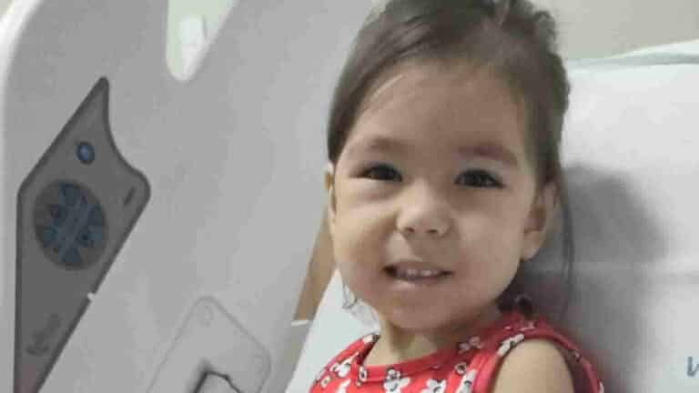 Pinheirense de 2 anos precisa de ajuda para tratamento de pneumonia com derrame pleural; saiba como ajudar