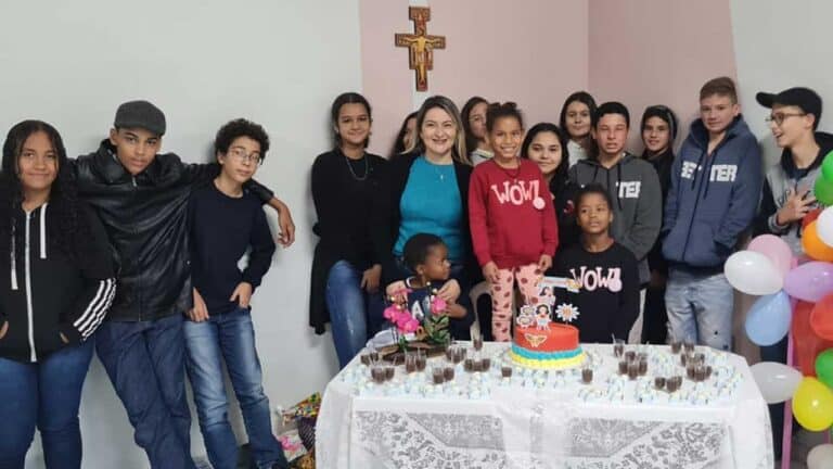 Crismandos de João Pinheiro se unem para realizar sonho de criança de 10 anos em João Pinheiro