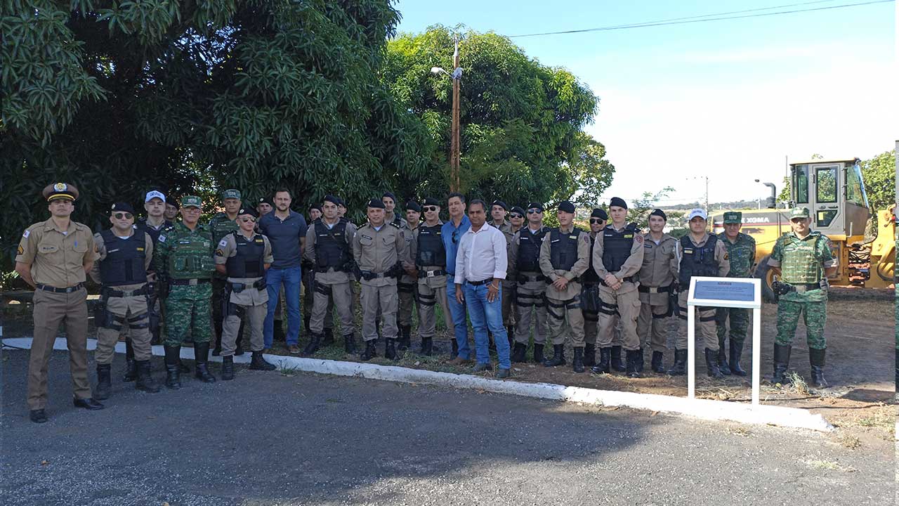 Consep e autoridades locais inauguram a pedra fundamental da obra do novo quartel da PM de João Pinheiro