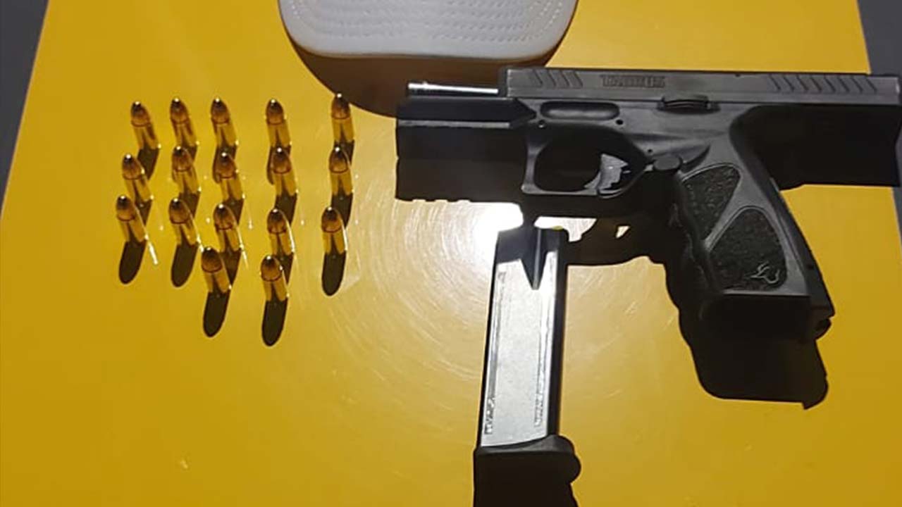 Polícia Militar prende homem de 30 anos por porte de arma de fogo na MG-181, em João Pinheiro