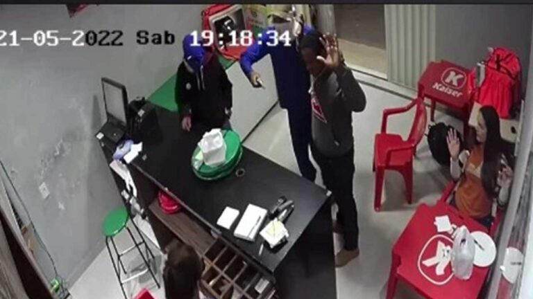 Vídeo: câmeras de segurança registram assalto à mão armada em pizzaria de João Pinheiro