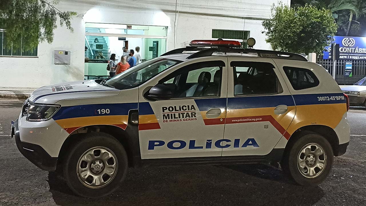 Ladrão invade residência no Centro de João Pinheiro e furta joias, dólares e R$100 mil em dinheiro