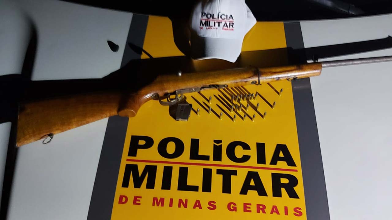 Motorista é preso transportando rifle não registrado na LMG-667, em Brasilândia de Minas