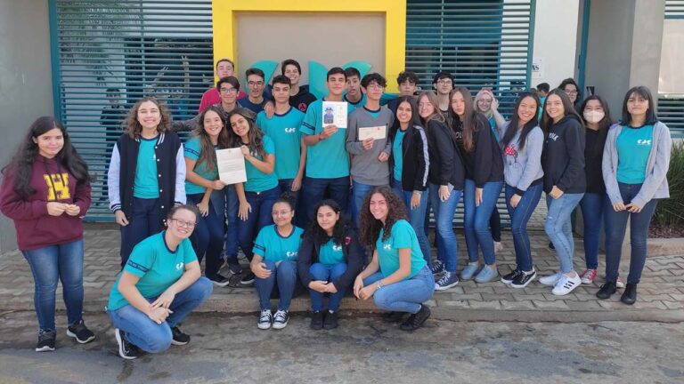 Alunos pinheirenses são notados pela Rainha Elizabeth II após envio de carta felicitando os 70 anos de reinado
