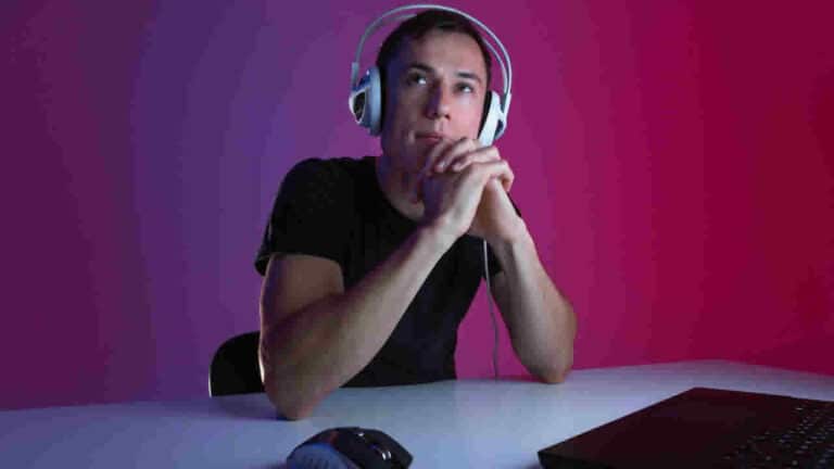 Como os jogos ajudam a melhorar as habilidades de resolução de problemas e pensamento crítico