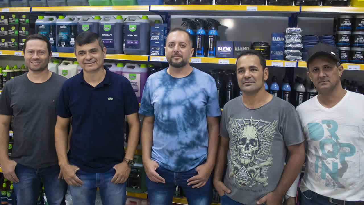 Empresários inauguram loja especializada em produtos de limpeza e promete revolucionar o segmento em João Pinheiro