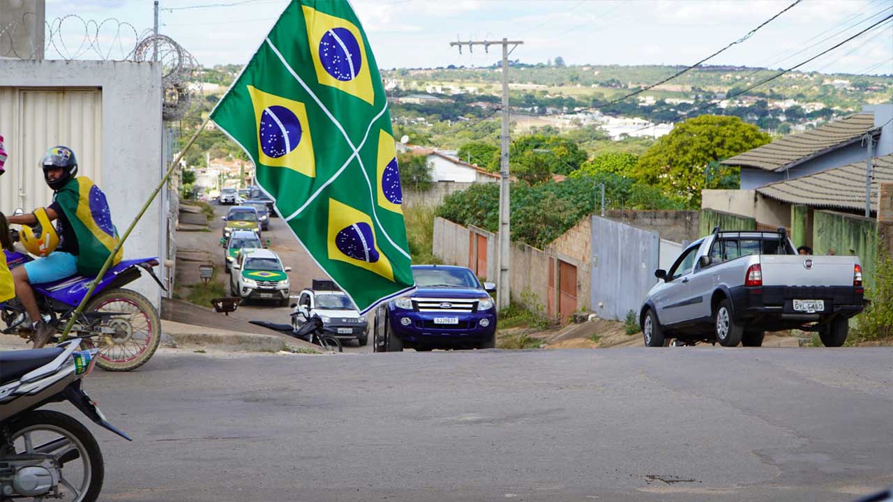 Carreata em apoio ao Presidente Bolsonaro movimenta o primeiro de maio em João Pinheiro