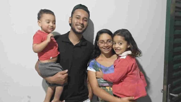 Casal pinheirense viraliza no Facebook com mais de 2 milhões de visualizações em vídeo que satiriza pai ausente
