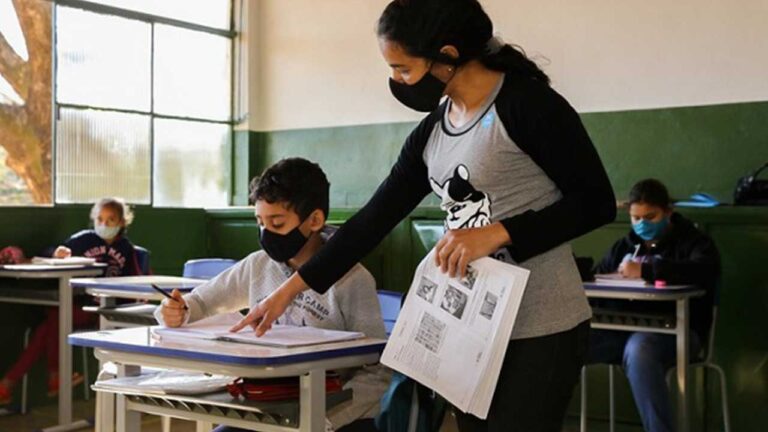 Governo de Minas Gerais anuncia nomeação de mais de 2 mil servidores da educação