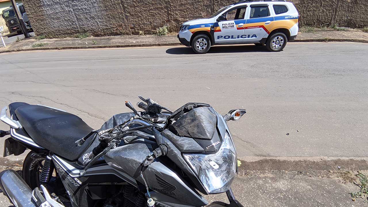 Motociclista de 17 anos se envolve em acidente e é socorrido pelos bombeiros em João Pinheiro