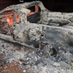 Veículo funerário que levava corpo de produtor rural que se afogou em Coromandel bate em cavalo e pega fogo