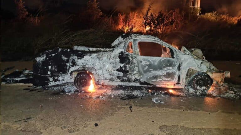 Veículo funerário que levava corpo de produtor rural que se afogou em Coromandel bate em cavalo e pega fogo