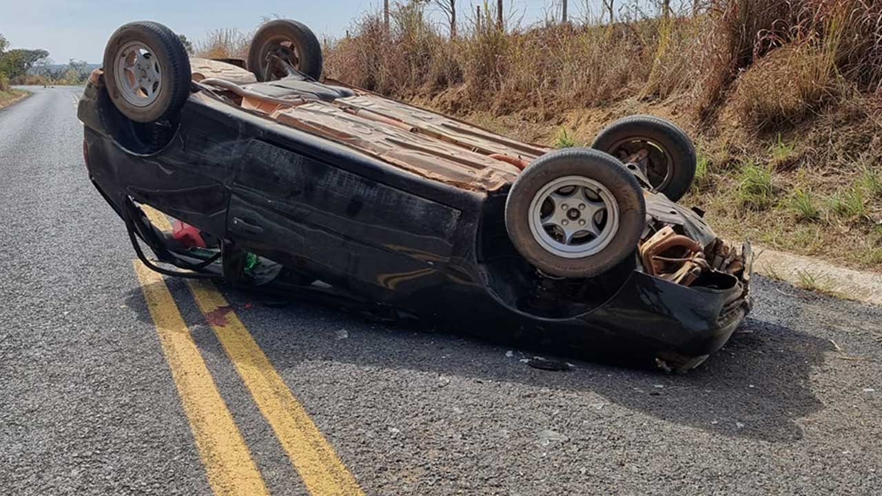 Motorista embriagado capota veículo e passageira de 50 anos acaba falecendo na LMG-740, em Lagoa Grande