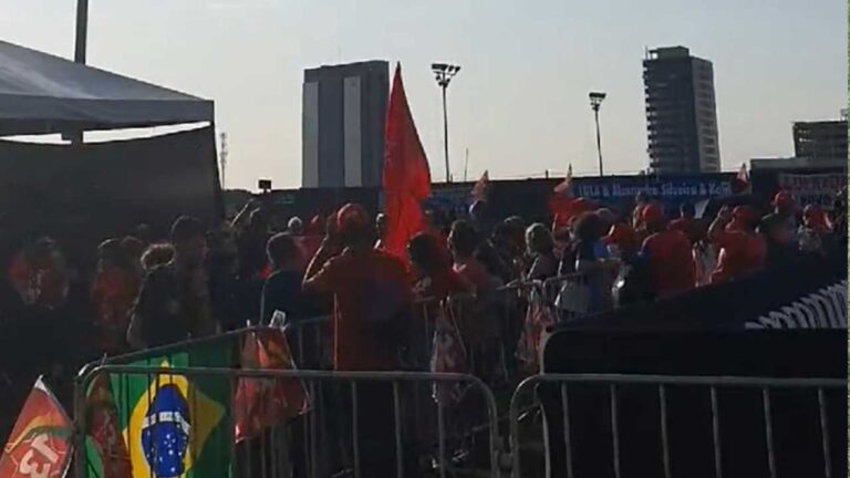 Falta de respeito: drone joga fezes e urina em apoiadores de Lula e Kalil antes de evento em Minas Gerais