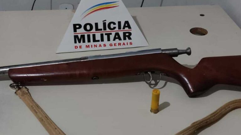 Vigilante que atirou em adolescente com várias passagens pela polícia é preso em casa com uma arma de fogo