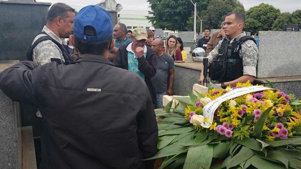 Policial penal que morreu em acidente na MGC-354 é sepultado com homenagens e honrarias em Patos de Minas