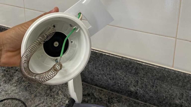 Chuveiro elétrico explode em creche e criança sofre queimaduras em Patos de Minas