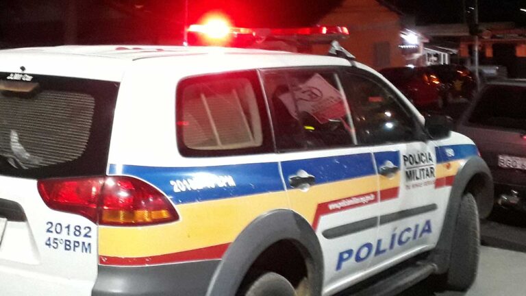 Homem agride ex-namorada e a matem presa durante 1 hora para tentar reatar namoro em João Pinheiro
