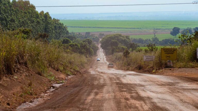 Governo de Minas assina ordem de início das obras de pavimentação da LMG-680, entre Brasilândia e Paracatu
