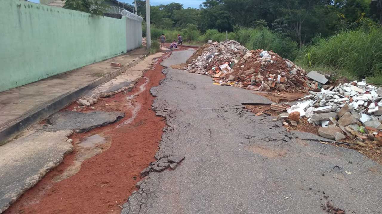 Moradores do Pôr do Sol reclamam de abandono por parte da Prefeitura de João Pinheiro