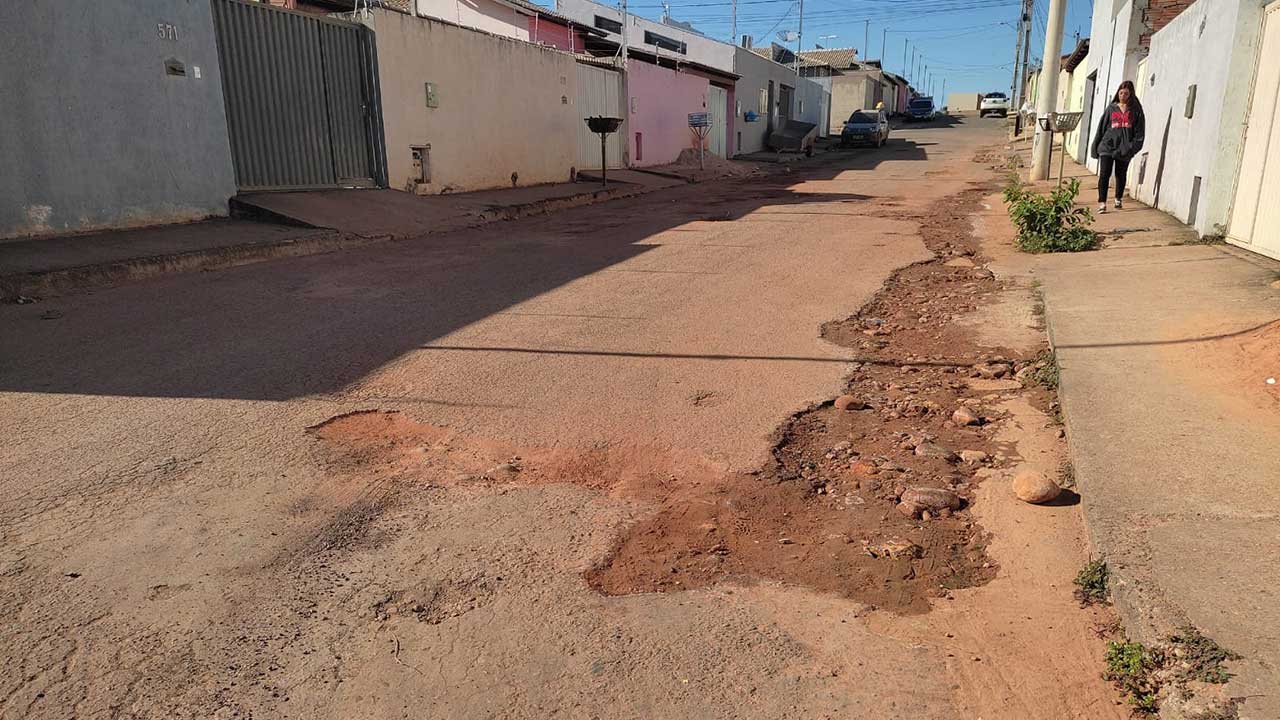 Moradores do Pôr do Sol reclamam de abandono por parte da Prefeitura de João Pinheiro