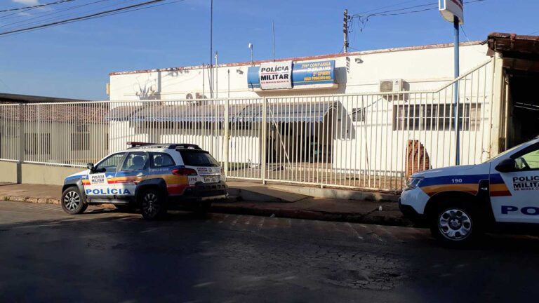 Homem solda portão da casa da ex-namorada para ameaçá-la em João Pinheiro