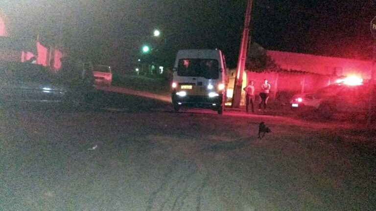 Motorista embriagado e sem habilitação bate em van escolar cheia de crianças em João Pinheiro