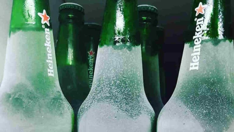 Pessoas que trabalham mais de 49 horas por semana tendem a beber mais, diz pesquisa