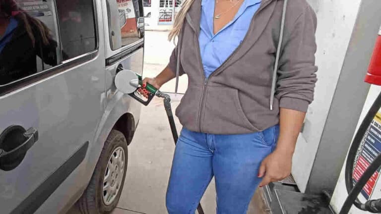 Mineiros já recebem gasolina com desconto de impostos; efeito nas bombas deve ser percebido nos próximos dias