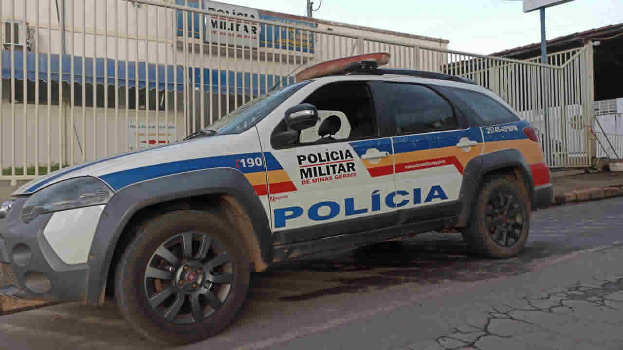 Menor infrator que tem mais de 20 passagens pela polícia é apreendido e levado para internação em Patos de Minas