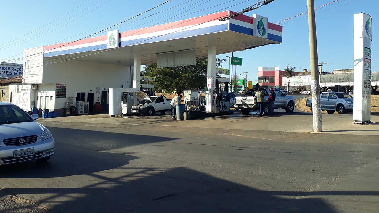 Gasolina terá queda de R$ 1,86 por litro em Minas, diz governo federal