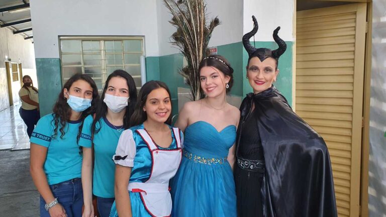 Solidariedade e arte: CDC promove peça teatral estrelada por alunos para toda a comunidade de João Pinheiro