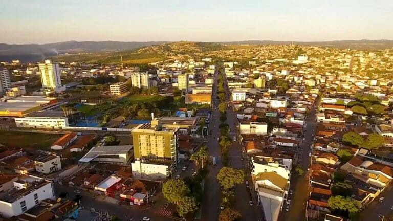 Adolescente de 13 anos denuncia padrasto por estupro em Paracatu e mãe da vítima acaba detida