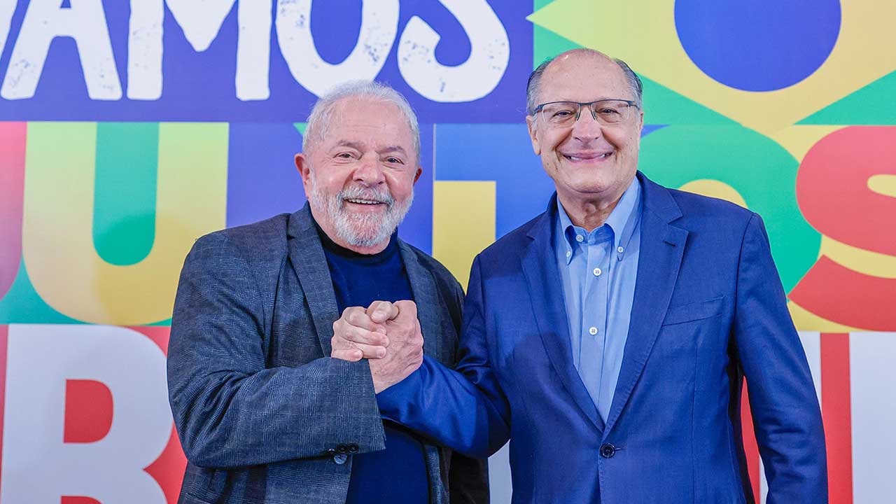 PT formaliza chapa Lula-Alckmin como candidatos a presidente e vice