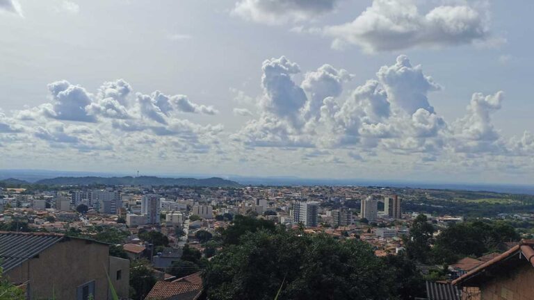 Boletim estadual confirma novos casos prováveis de dengue em João Pinheiro