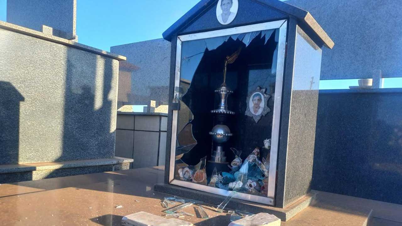 Vândalos invadem Cemitério Municipal de Presidente Olegário e danificam túmulos e imagens