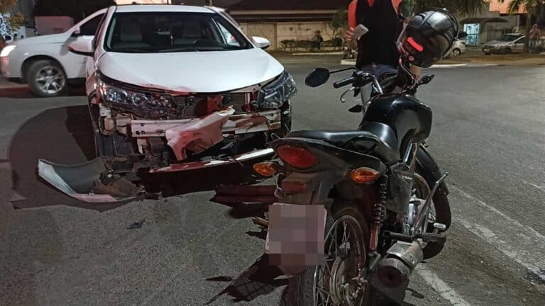 Motorista faz "gato" para acessar estacionamento da prefeitura e provoca acidente no Centro de João Pinheiro