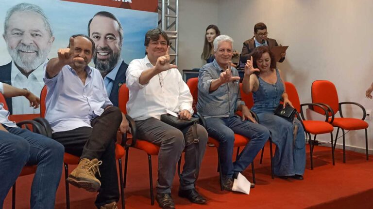 Candidato ao Governo de Minas, Alexandre Kalil visita João Pinheiro com caravana em apoio a Lula