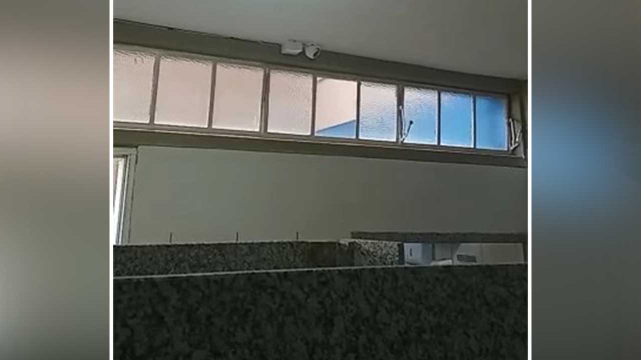 Após reclamações, câmeras instaladas nos banheiros de escola estadual foram desativadas em João Pinheiro